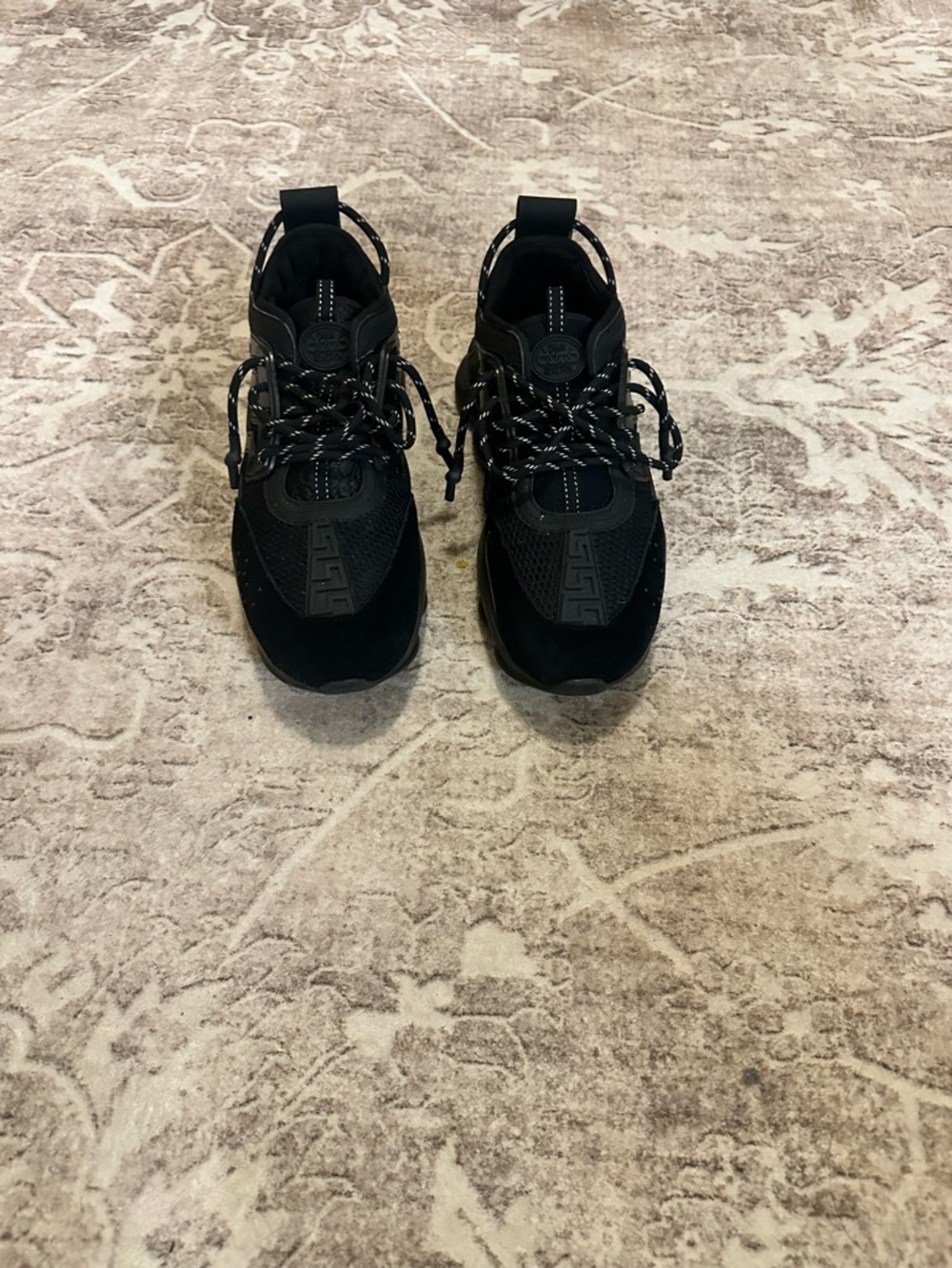 Versace chain reaction